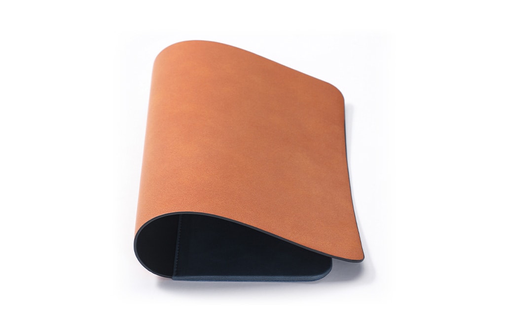 5816 - 15W Kablosuz Hızlı Şarj Özellikli Deri Mouse Pad - Görsel 4